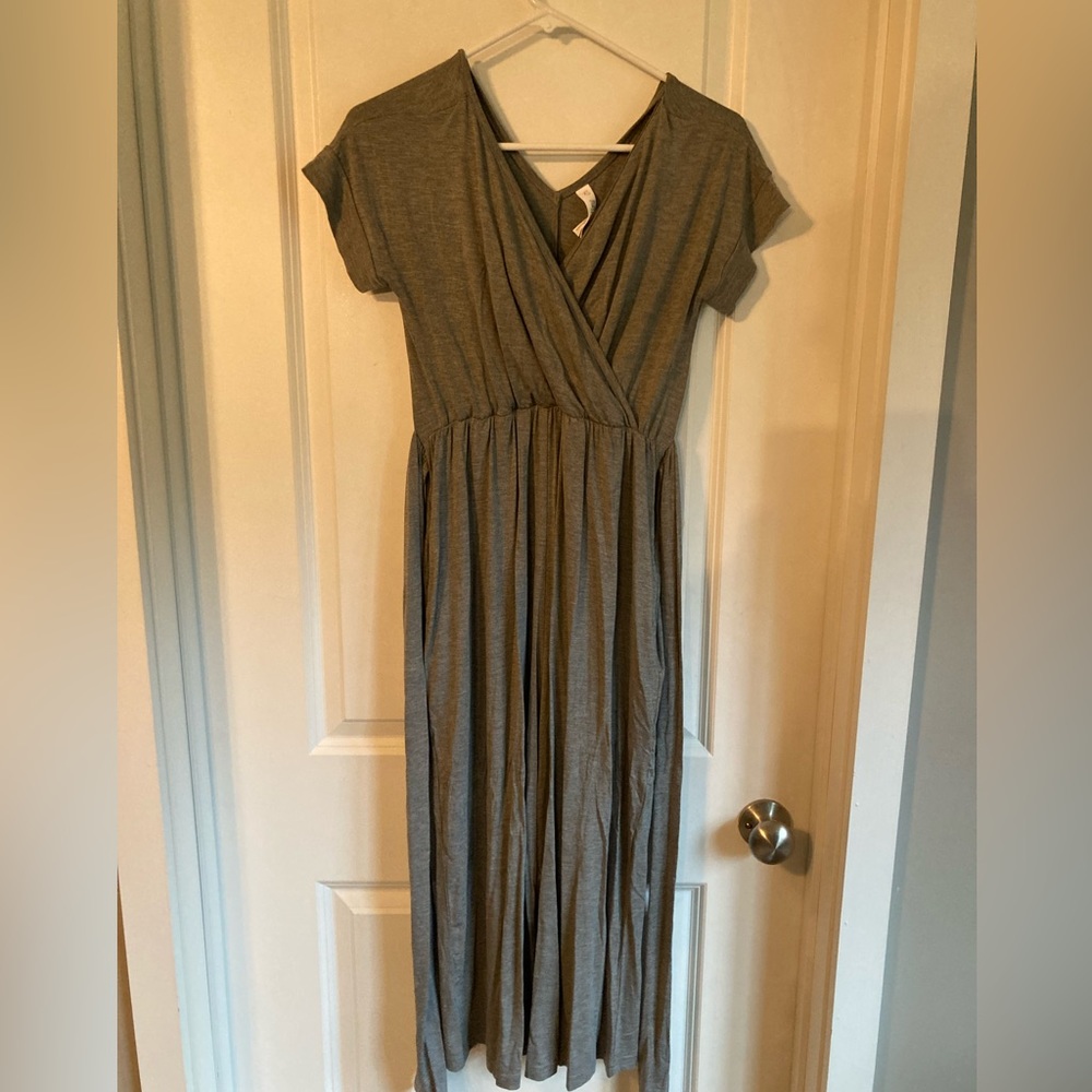NWOT nursing romper in light grey